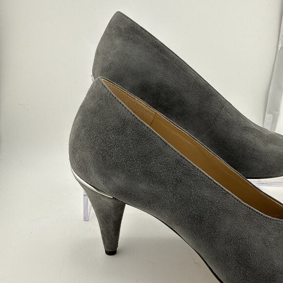 Michael Kors Lizzy Mid Pump Soft Suede Charcoal Grey Size 5 EUC w/ box - Picture 2 of 11